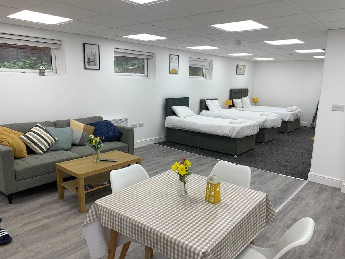 Huge Studio Close To City Centre With Free Secure Parking Leeds  Luaran gambar